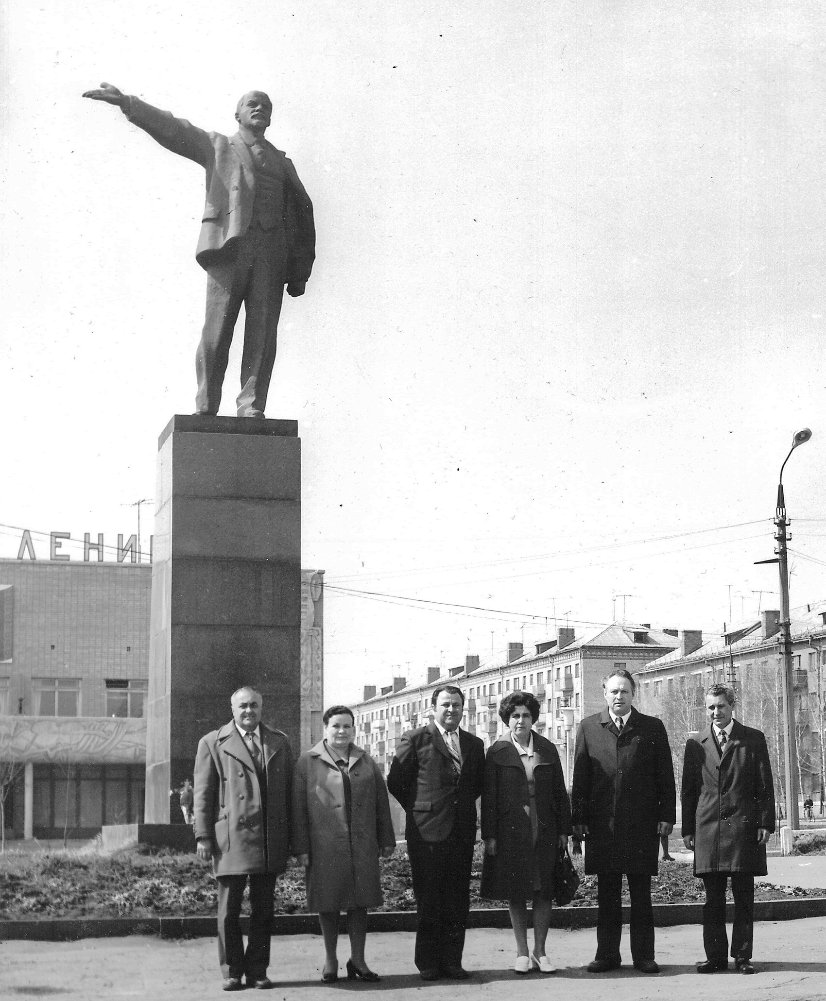 ПАМЯТНИК - отец и Красных. 22 апреля.JPG